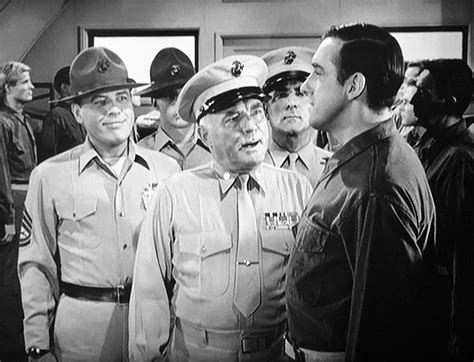  Gomer Pyle, U.S.M.C.! Uma Viagem Nostálgica ao Mundo do Corpo de Fuzileiros Navais com um Toque de Humor Camp.